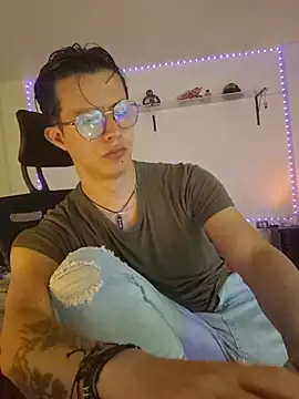 Brandon_starkk live cam on StripChat