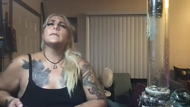 ShineyQuinn live sex cam