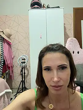 Irresistible37 live cam on StripChat