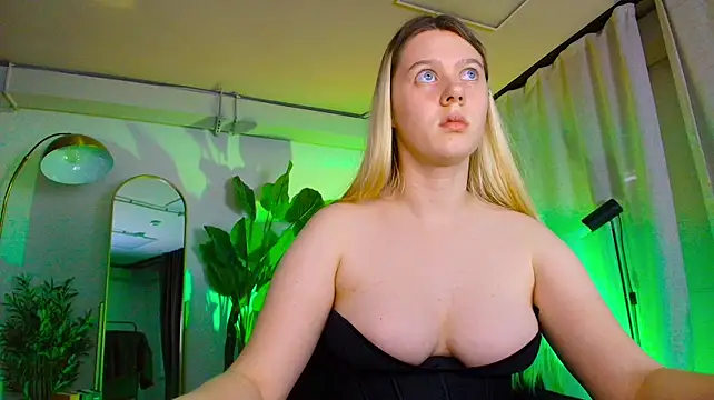 CelestineMauriac live cam on StripChat