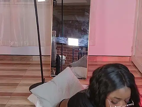 SeleneLune live cam on StripChat