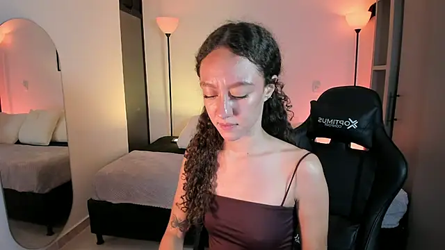 ChloeMoreti live cam on StripChat