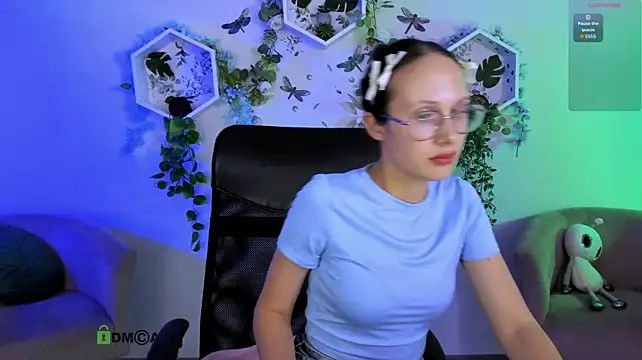 mona_cloud live cam on StripChat