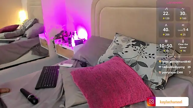 Kaylachannell live cam on StripChat