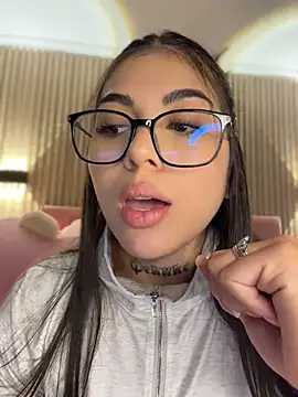 Sarasanders_4 live cam on StripChat