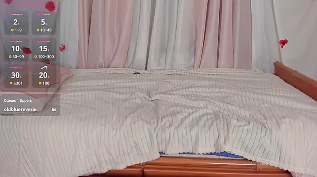 Crazykitta live cam on StripChat