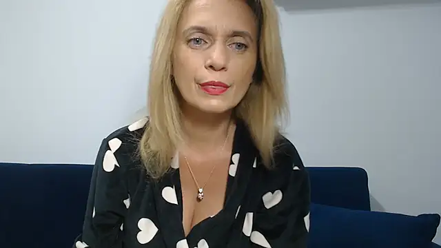 MysticCreature live cam on StripChat