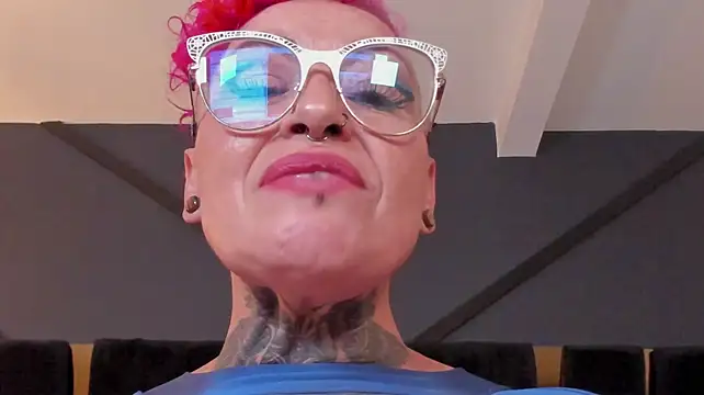 mistress_sandy live cam on StripChat