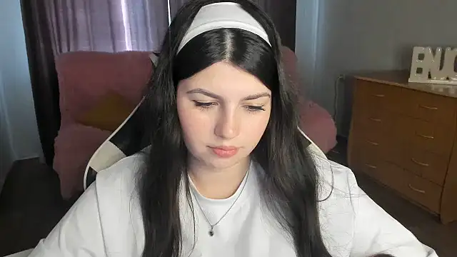 KisaModel live cam on StripChat