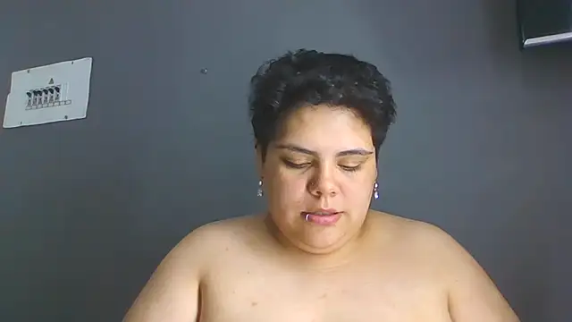 Hailey_Curvy live sex cam