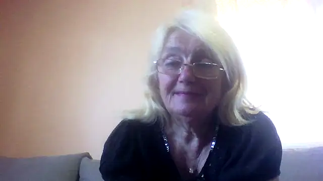 AmyLove353 live cam on StripChat