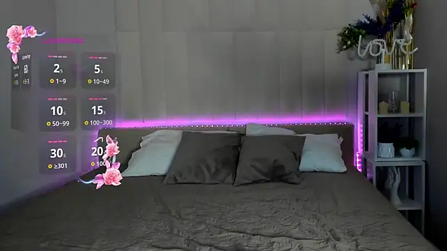 LiraRevery live cam on StripChat