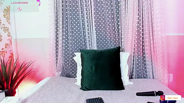 pinky__bunny live cam on StripChat