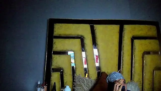 AlahiaEvanz live cam on StripChat