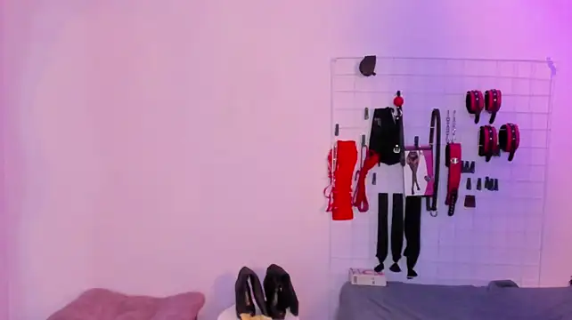 Tiffany_BDSM_ live cam on StripChat