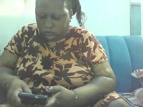 fat_ebonyqueen live cam on StripChat