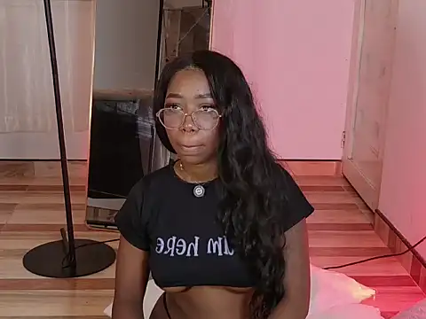 SeleneLune live cam on StripChat