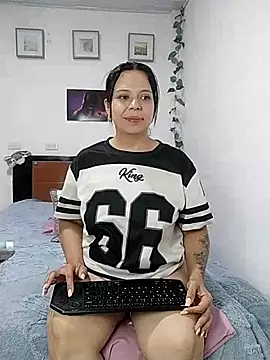 RossyAlvarez live cam on StripChat