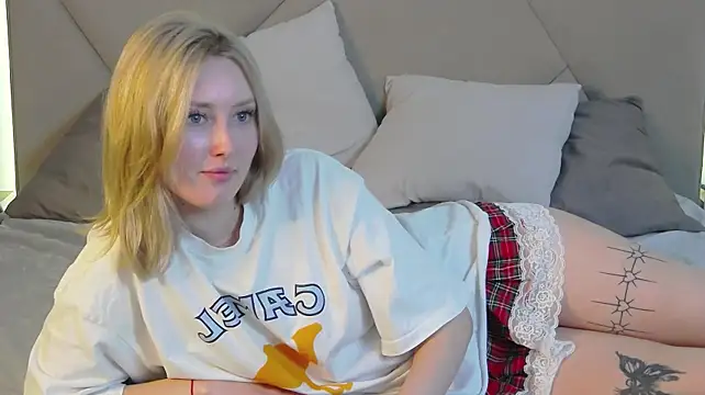 MarianeSun live cam on StripChat
