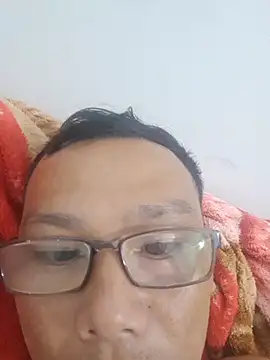 huhuhu90990 live cam on StripChat