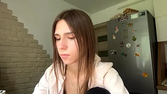 ZaraGuyette live cam on StripChat