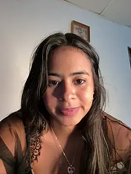 lucirganaxxx live cam on StripChat