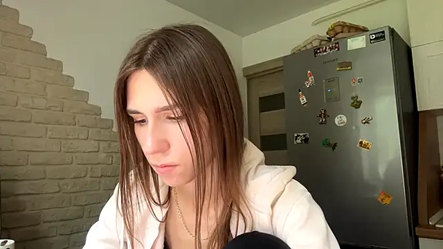 ZaraGuyette live cam on StripChat