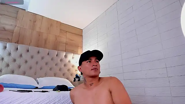 LiamDeeps live cam on StripChat
