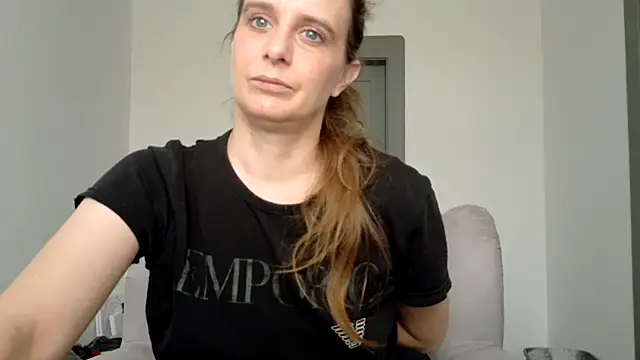 Chantalee live cam on StripChat