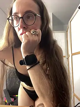MartiniiSelenna live cam on StripChat