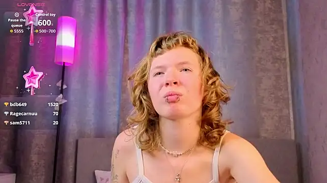 VioletDesiree live cam on StripChat