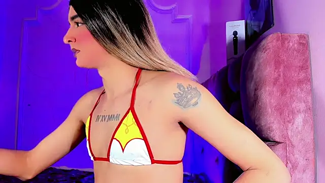malahya_ live cam on StripChat