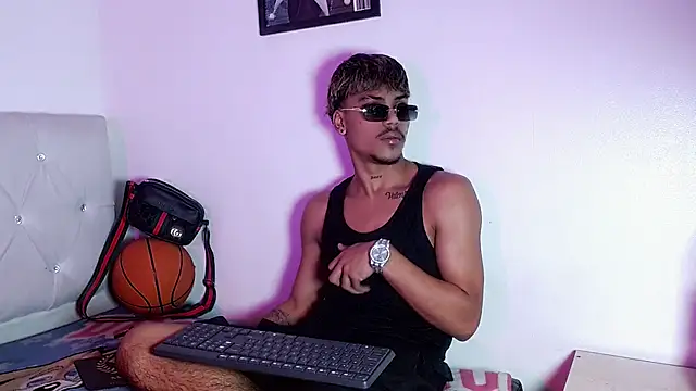 Angel_foxc13 live sex cam