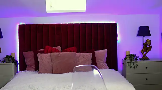 MiaGoldX live cam on StripChat