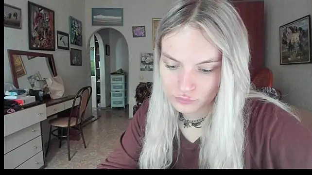 milliKira006 live cam on StripChat