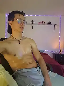 Brandon_starkk live cam on StripChat