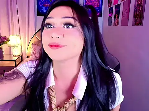 SexxyTsLoverr live cam on StripChat