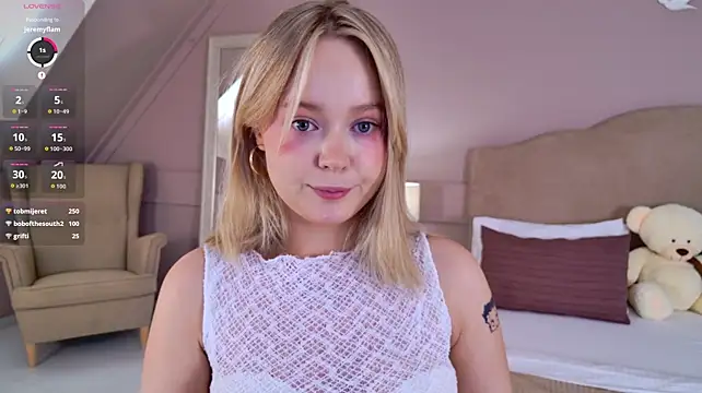ElaraVance live cam on StripChat