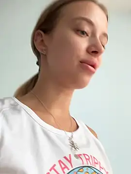 enjoy_my_beauty live cam on StripChat