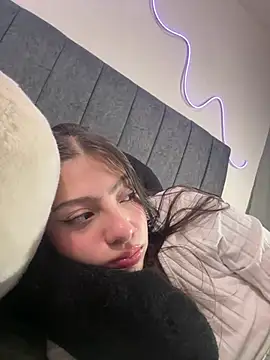 D-Bunnyyy live cam on StripChat