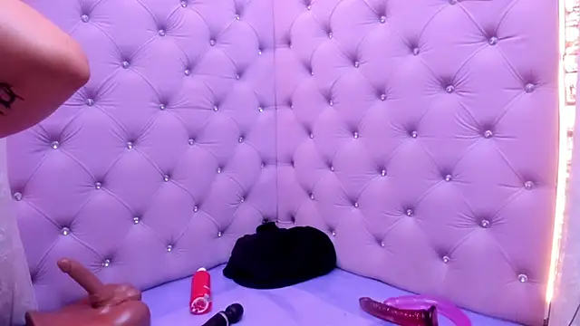 ChloeRosey live cam on StripChat