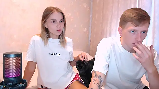juliaanddima live cam on StripChat