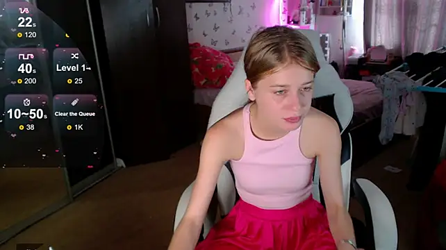 Kira_honeyy live cam on StripChat