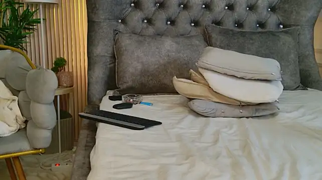 MeganXDesire live cam on StripChat