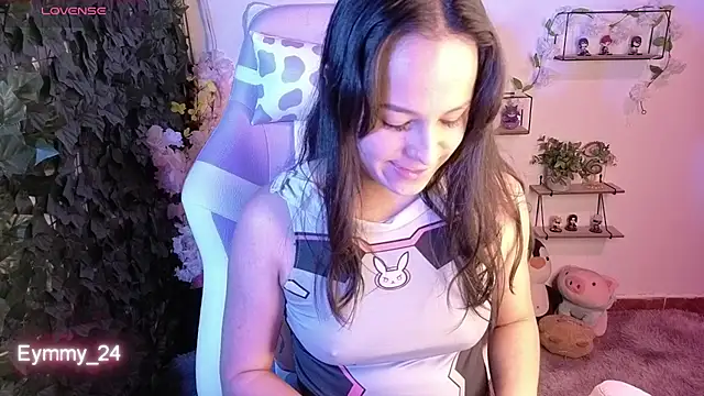 Eymmy_24 live cam on StripChat