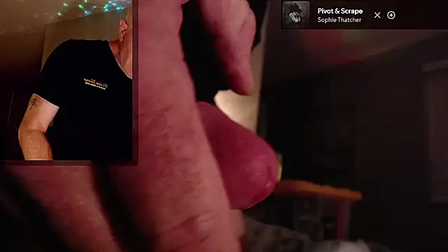 Snarfle82 live cam on StripChat