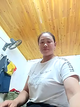 tttmai live cam on StripChat