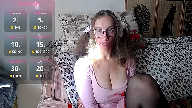 SquirtyEleanor live cam on StripChat