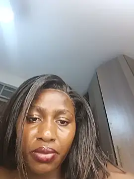 Squirt-quenn live cam on StripChat