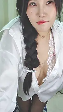 YOUZI-11 live cam on StripChat